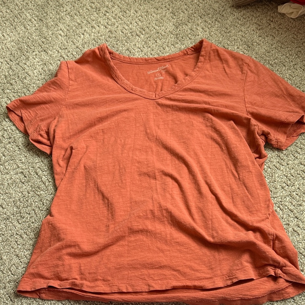 Universal Thread Women's Coral V-Neck Tee